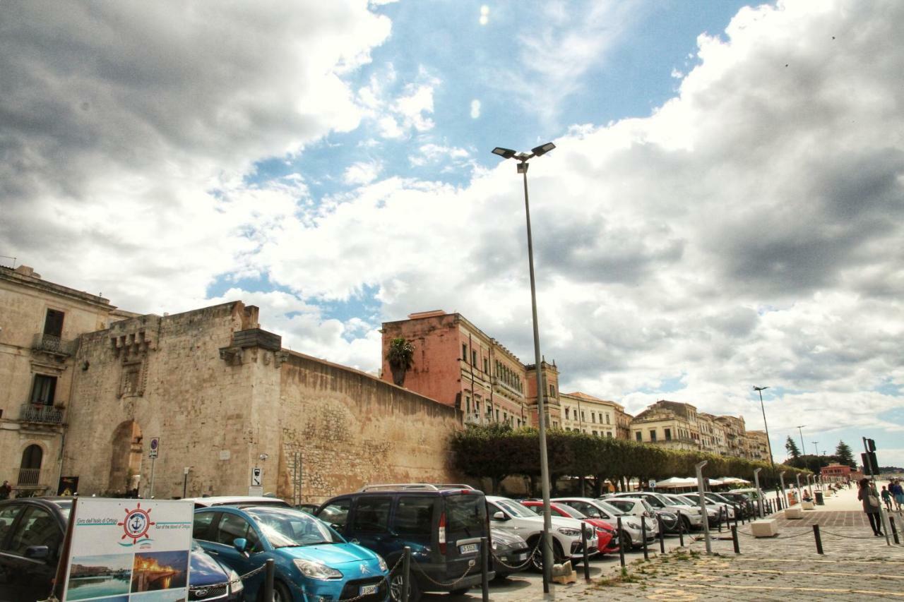 Essentia Rooms- Ortigia Holidays Syracuse Екстер'єр фото