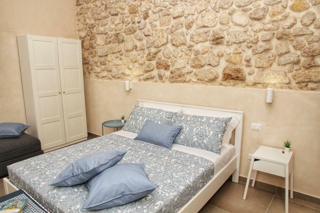 Essentia Rooms- Ortigia Holidays Syracuse Екстер'єр фото