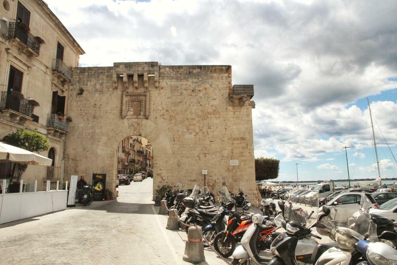 Essentia Rooms- Ortigia Holidays Syracuse Екстер'єр фото