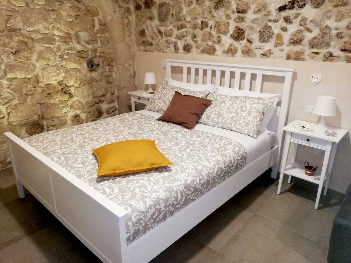 Essentia Rooms- Ortigia Holidays Syracuse Екстер'єр фото