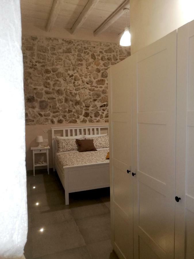 Essentia Rooms- Ortigia Holidays Syracuse Екстер'єр фото