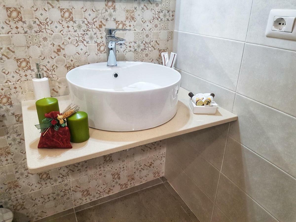 Essentia Rooms- Ortigia Holidays Syracuse Екстер'єр фото