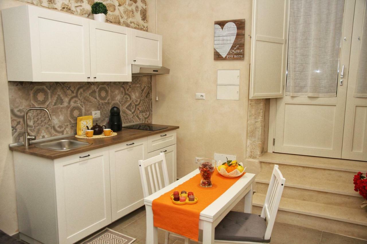 Essentia Rooms- Ortigia Holidays Syracuse Екстер'єр фото